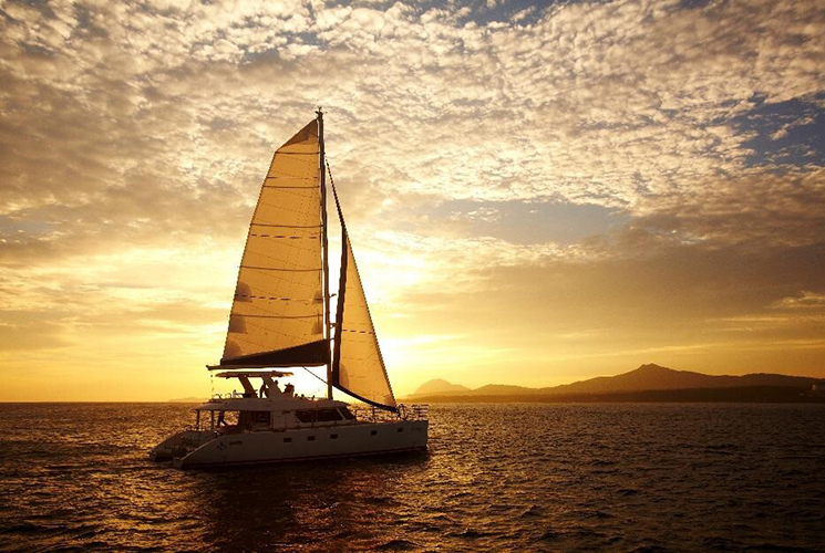 One-hour Luxury Yacht Tour for 2 people (once per stay) 