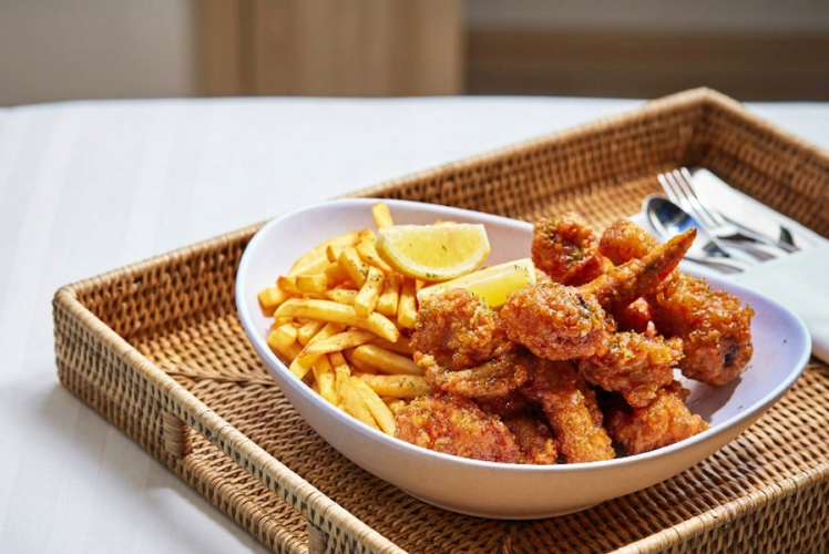 인룸 다이닝 프라이드 마늘 치킨 & 감자 튀김(투숙당 1회)